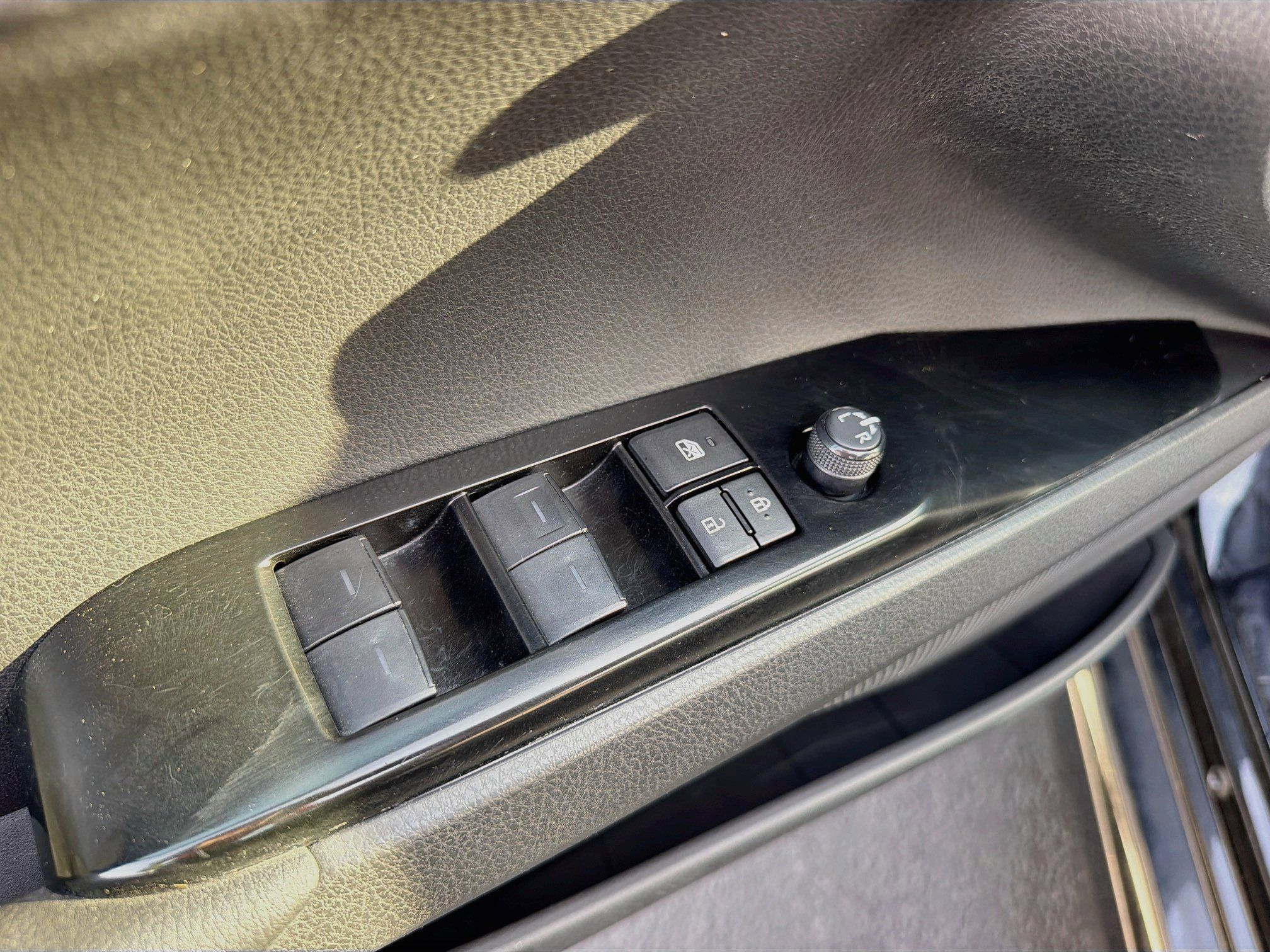 Used 2025 Toyota Camry SE FWD image 13