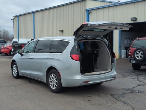 Used 2023 Chrysler Voyager LX image 7