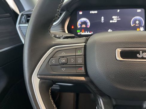 Used 2023 Jeep Grand Cherokee Limited image 6