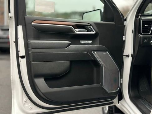 Used 2025 GMC Sierra 1500 Denali image 9