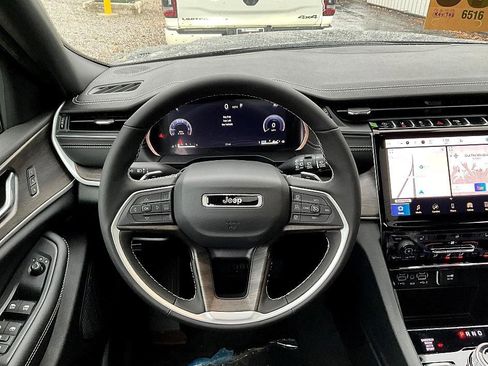 New 2025 Jeep Grand Cherokee L Limited image 31