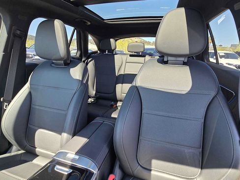 Used 2025 Mercedes-Benz GLC 300 4MATIC image 22