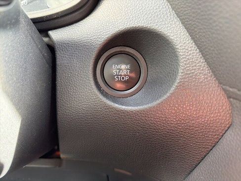 Used 2024 Toyota Corolla Cross LE image 29