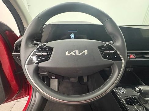 Used 2023 Kia Niro EX FWD image 14