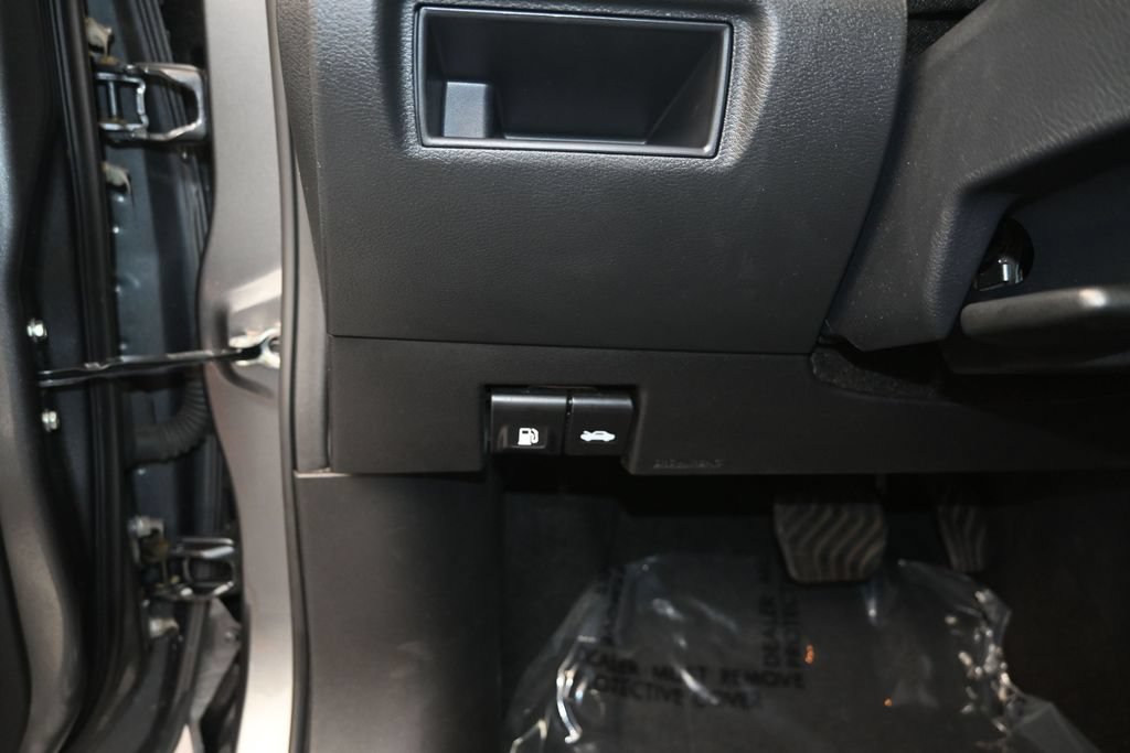 Used 2025 Nissan Versa SV FWD image 12