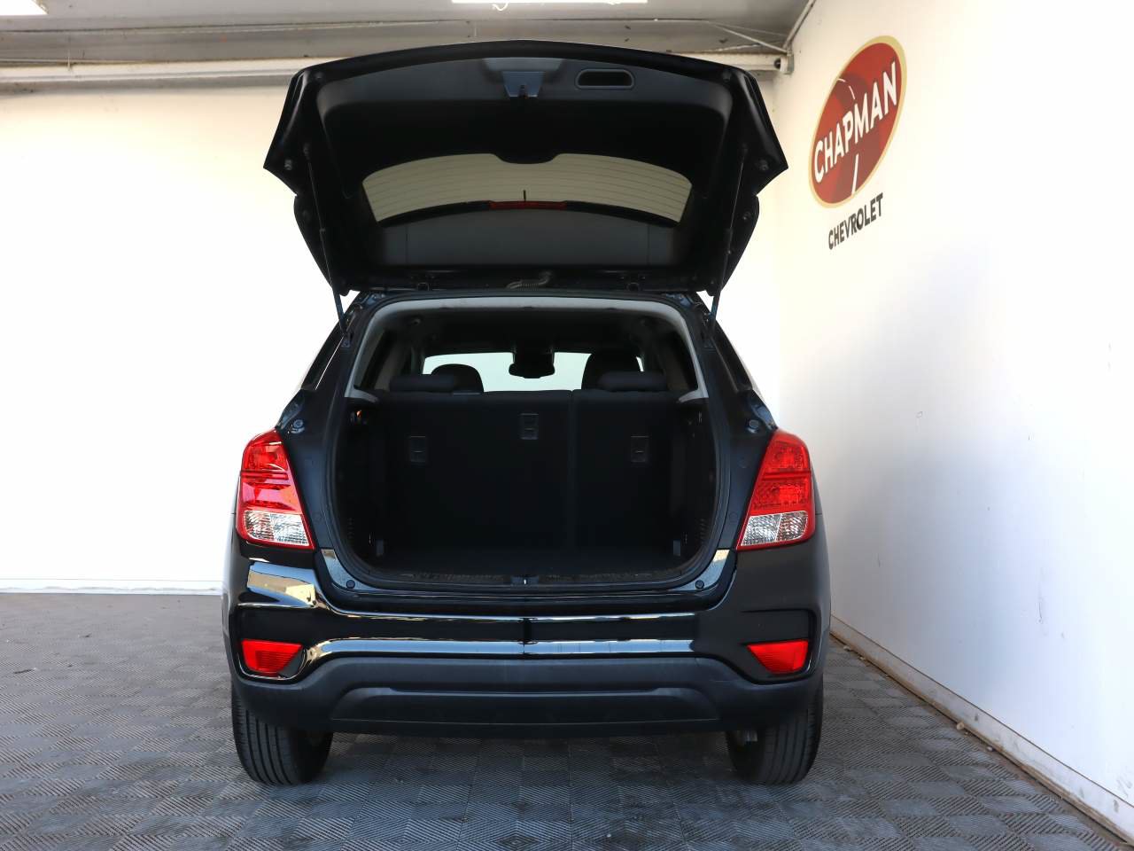 Used 2022 Chevrolet Trax LS w/ Tint and Cruise Package FWD image 5
