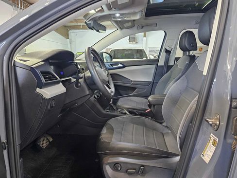 Used 2023 Volkswagen Taos SE w/ Panoramic Sunroof Package AWD/4WD image 21