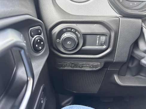 Used 2025 Jeep Wrangler Unlimited Sport AWD/4WD image 19