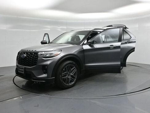 Used 2025 Ford Explorer ST-Line w/ ST-Line Street Pack image 30