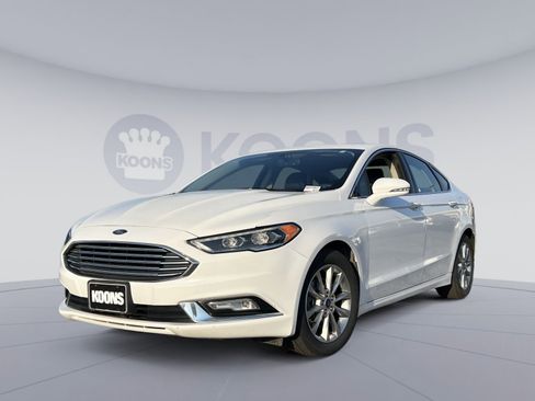 Certified 2017 Ford Fusion SE FWD image 1