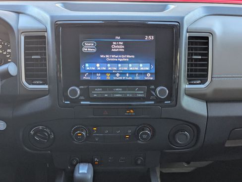 Used 2022 Nissan Frontier SV w/ Technology Package image 18