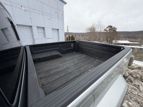 Used 2023 Jeep Gladiator Sport image 9