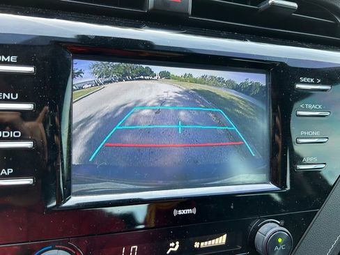 Used 2020 Toyota Camry SE image 25