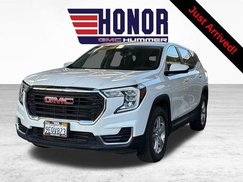 Used 2024 GMC Terrain SLE image 2