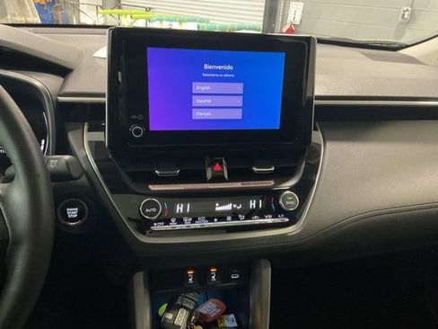 Used 2023 Toyota Corolla Cross XLE image 16