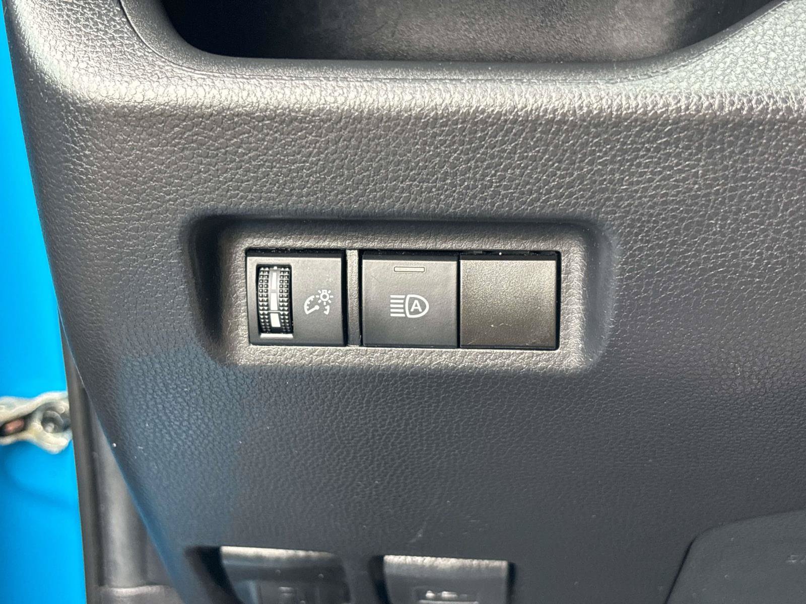 Used 2021 Toyota RAV4 LE AWD/4WD image 30