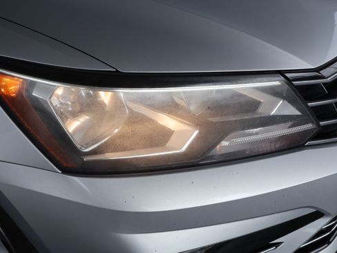 Used 2017 Volkswagen Passat 1.8T R-Line image 48