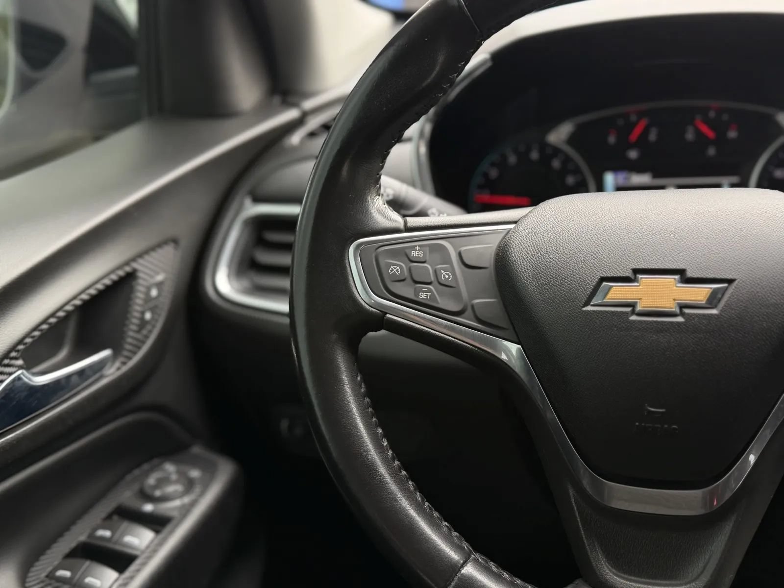 Used 2018 Chevrolet Equinox LT w/ Redline Edition AWD/4WD image 21