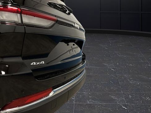 New 2025 Jeep Grand Cherokee Limited w/ Trailer Tow Package image 36