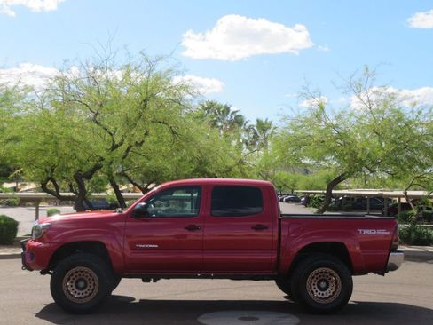 Used 2013 Toyota Tacoma 4x4 Double Cab w/ TRD Off-Road Pkg image 2