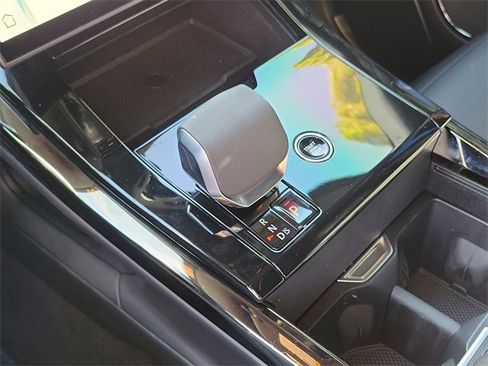 Used 2025 Land Rover Range Rover Sport Dynamic SE image 12