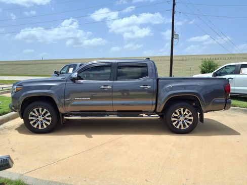 Used 2023 Toyota Tacoma Limited RWD image 3