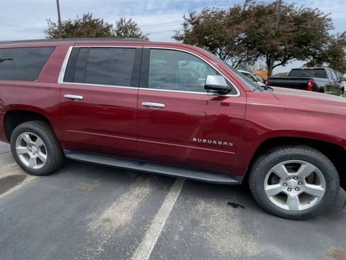 Used 2020 Chevrolet Suburban LS image 3