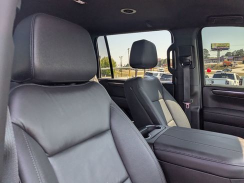 Used 2025 Chevrolet Suburban LT w/ Comfort Package image 29