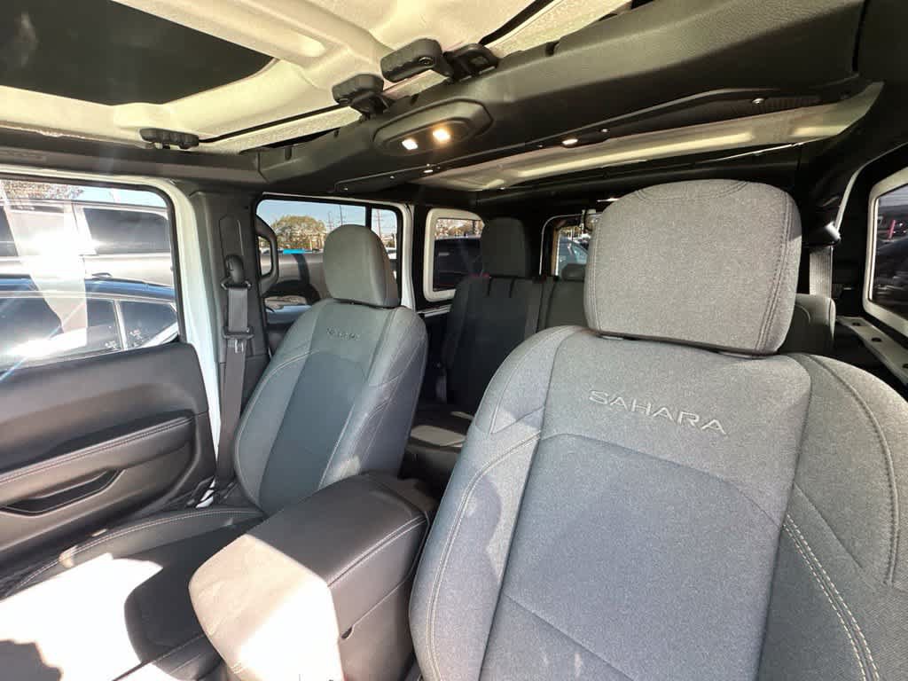 Used 2024 Jeep Wrangler Unlimited Sahara w/ Safety Group AWD/4WD image 7