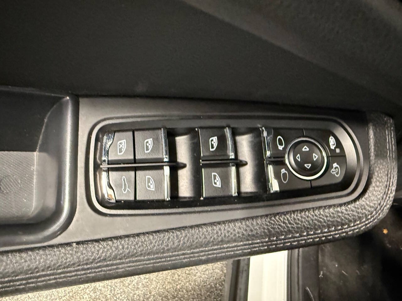 Used 2018 Porsche Macan AWD/4WD image 22