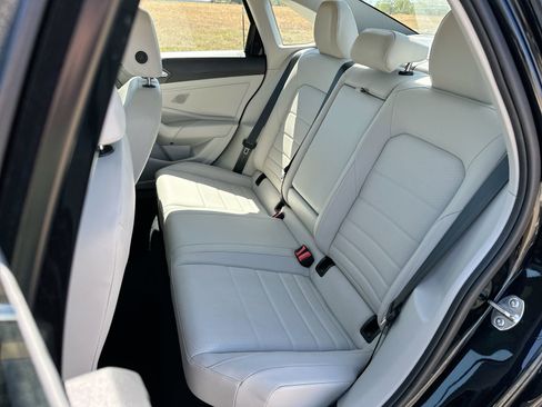 Used 2024 Volkswagen Jetta SE FWD image 21