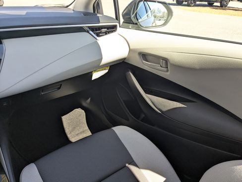 Used 2025 Toyota Corolla LE image 15