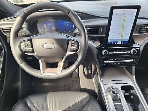 Used 2022 Ford Explorer Platinum w/ Equipment Group 601A RWD image 23