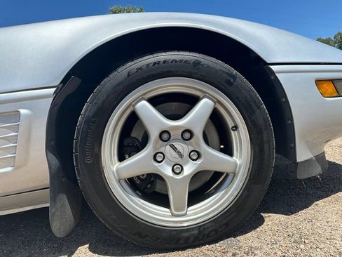 Used 1996 Chevrolet Corvette Convertible RWD image 9
