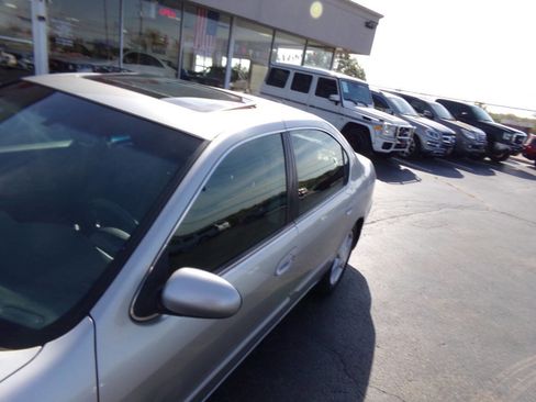 Used 2003 INFINITI I35 w/ Sunroof & Sunshade Pkg image 34