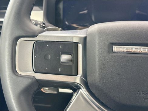 Used 2024 Land Rover Discovery S image 18