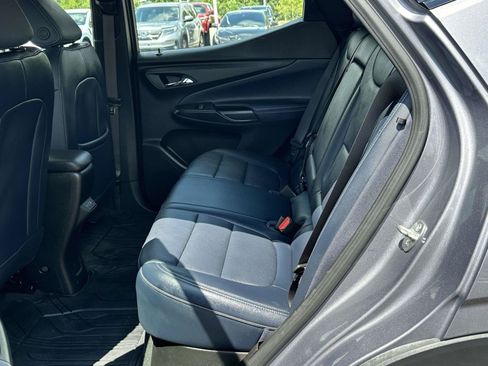 Used 2023 Chevrolet Bolt EUV LT w/ Convenience Package FWD image 9
