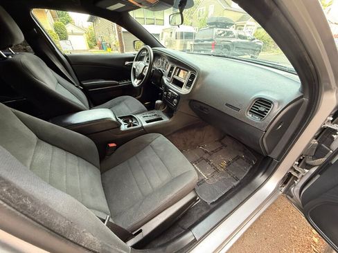 Used 2014 Dodge Charger SE RWD image 9