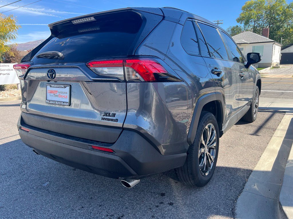 Used 2023 Toyota RAV4 XLE Premium AWD/4WD image 5