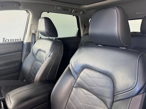 Used 2023 Nissan Pathfinder Platinum AWD/4WD image 10