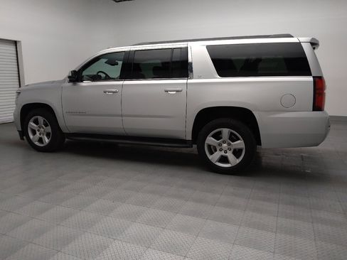 Used 2016 Chevrolet Suburban LT image 3
