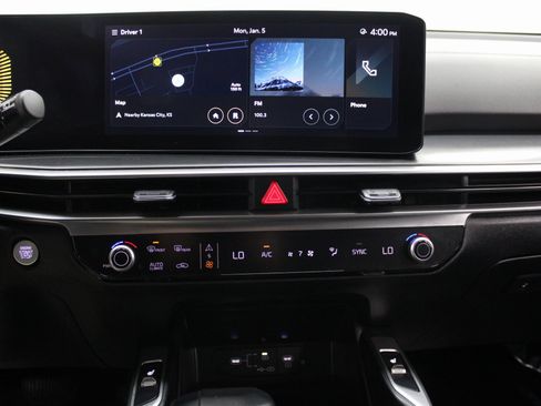 Used 2024 Kia Sorento S image 39