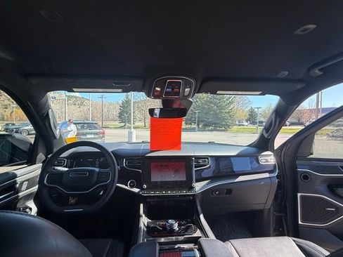 Used 2022 Jeep Wagoneer Series III w/ Convenience Group I image 11