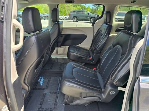 Used 2021 Chrysler Voyager Lxi FWD image 11