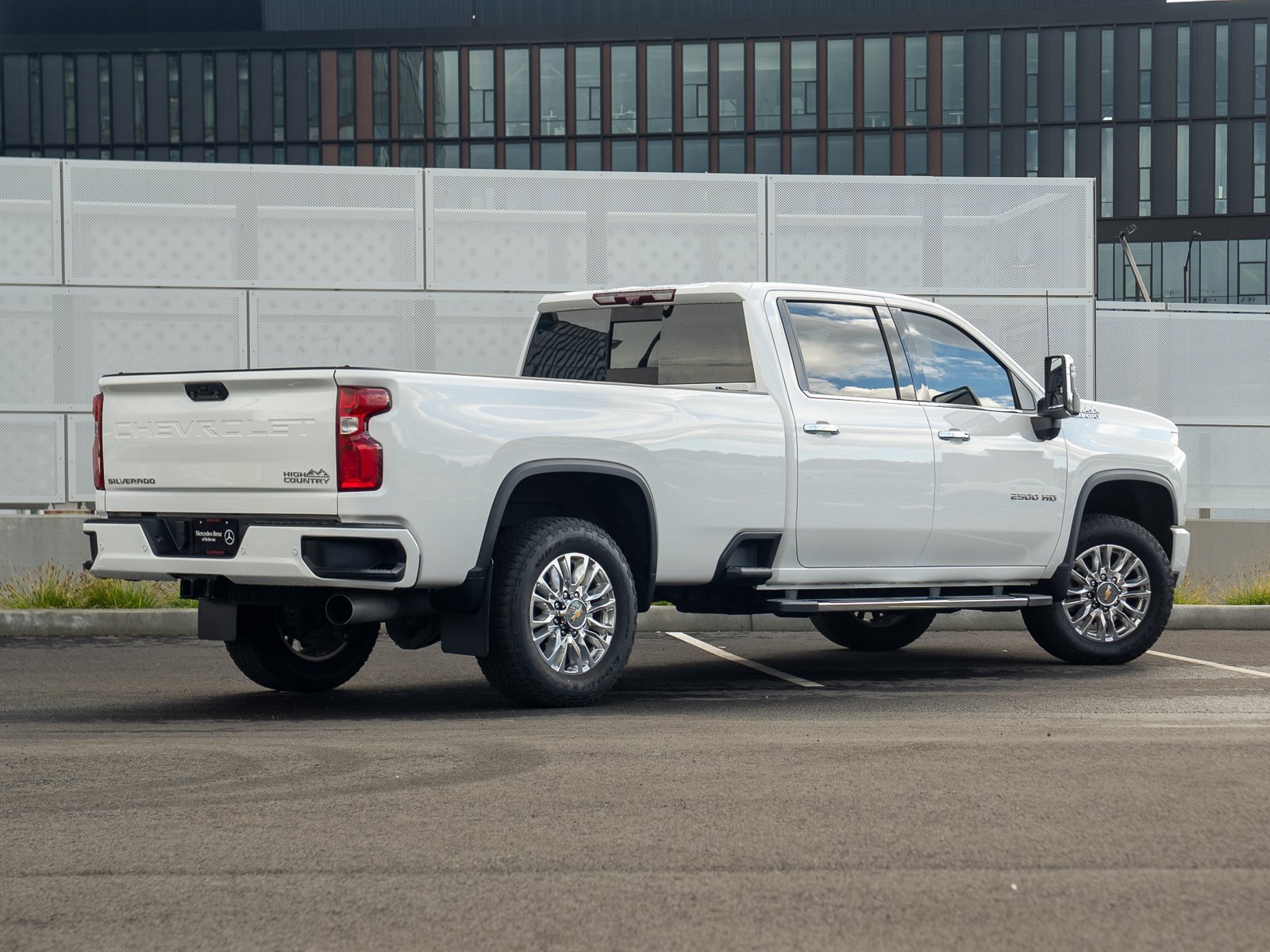Used 2023 Chevrolet Silverado 2500 High Country AWD/4WD image 4