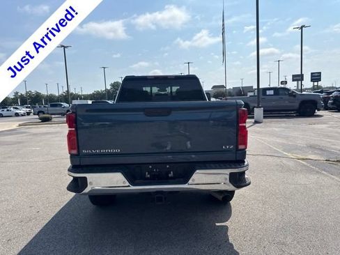 Used 2025 Chevrolet Silverado 2500 LTZ w/ LTZ Convenience Package AWD/4WD image 4