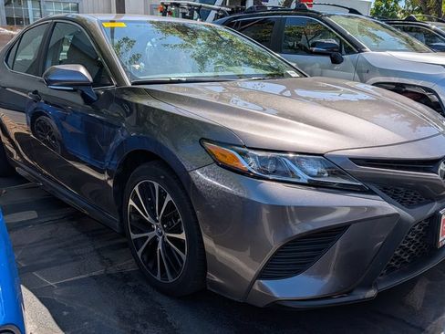 Used 2020 Toyota Camry SE w/ Convenience Package FWD image 5