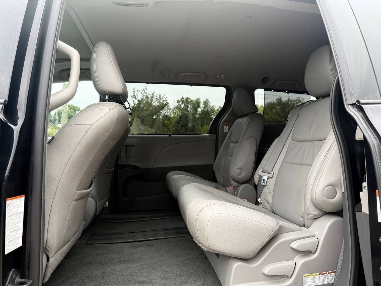 Used 2015 Toyota Sienna XLE w/ XLE Navigation Package FWD image 13