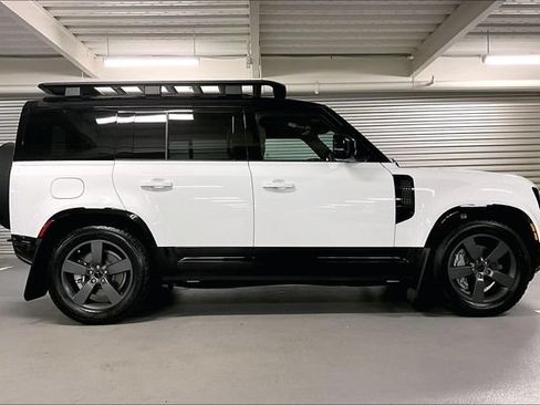 Certified 2026 Land Rover Defender 110 X-Dynamic SE AWD/4WD image 14