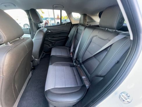 Used 2025 Chevrolet Trax LT image 25